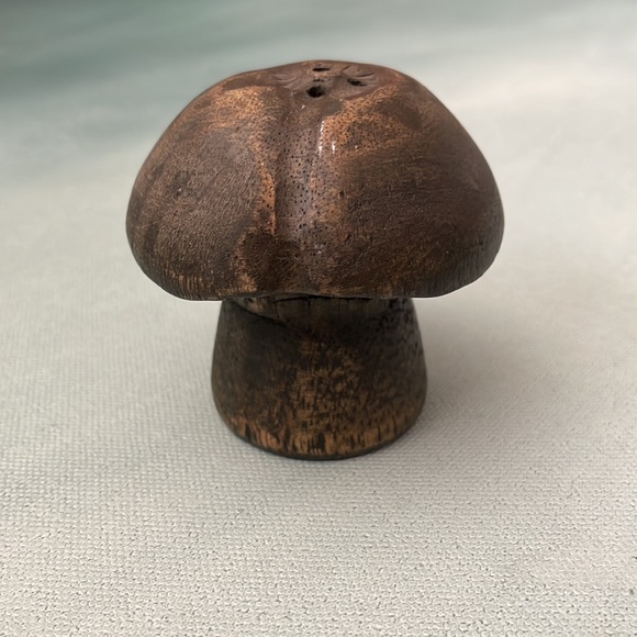 Vintage Mushroom Salt and Pepper Shaker - Picture 2 of 16